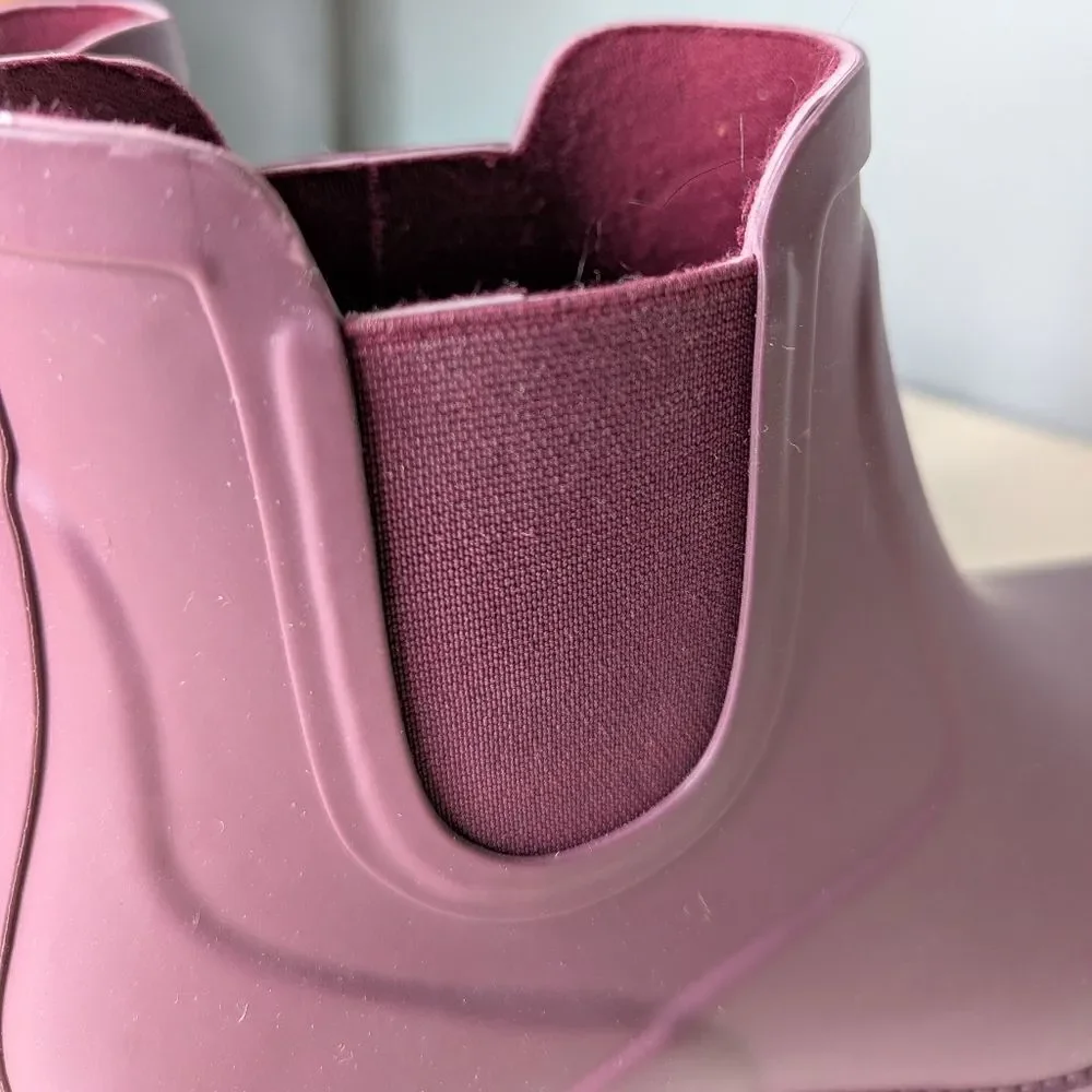 Lands End Royal Burgundy Pull On Heeled Chelsea Rain Booties 10 41.5